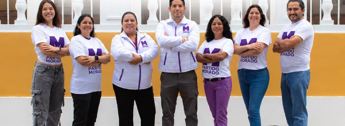 Micky Ruiz junto al equipo de campaña en Pueblo Libre